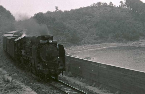 山陰線　岡見　D51869蒸気機関車　3970ㇾ貨物列車