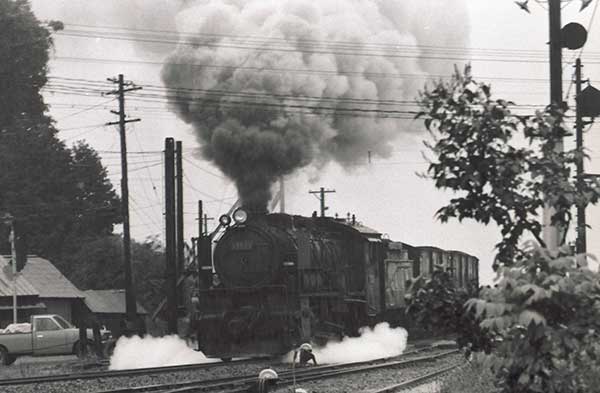幌内線、三笠駅59609牽引5785ㇾ石炭列車　1975年8月23日撮影